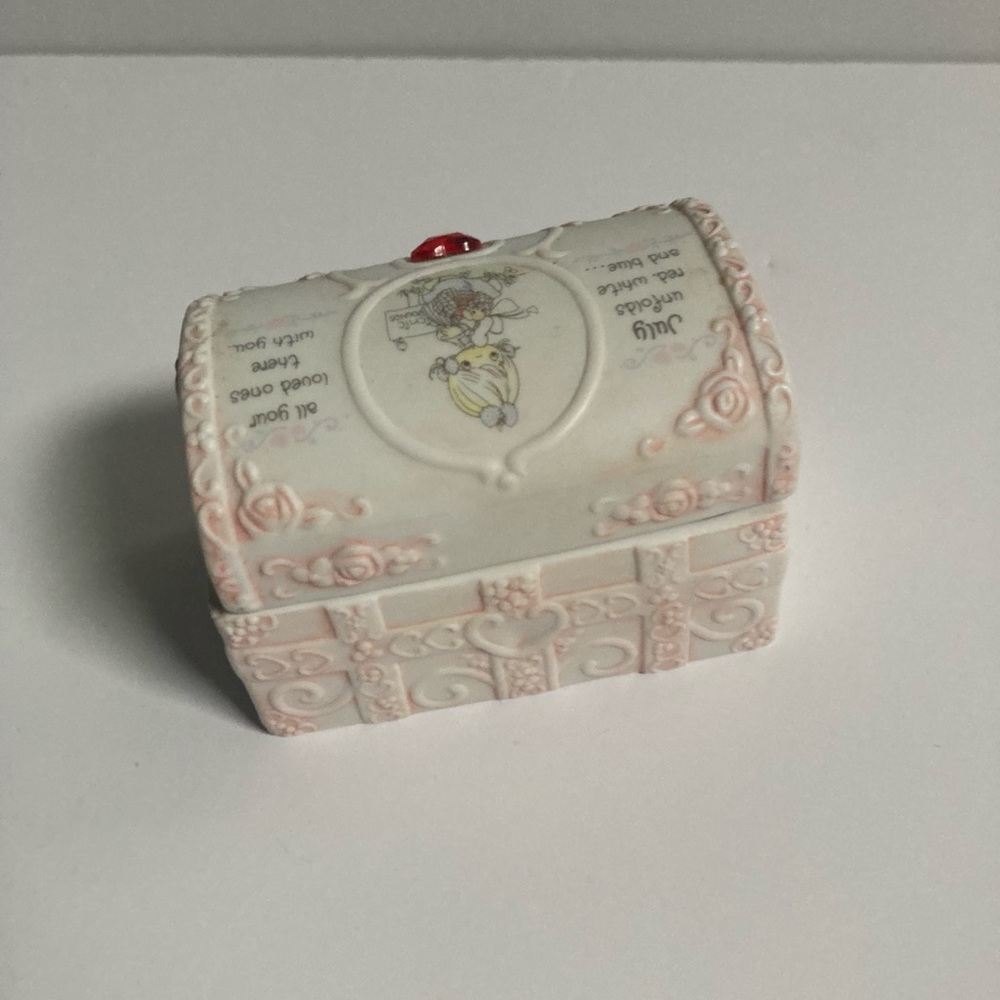 Vintage Precious Moments box - Picture 3 of 4